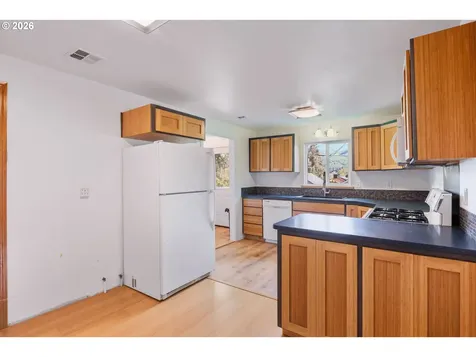 240 E Fourth Avenue Sutherlin OR 97479