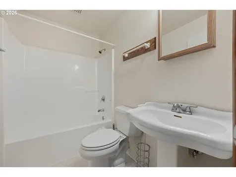 240 E Fourth Avenue Sutherlin OR 97479