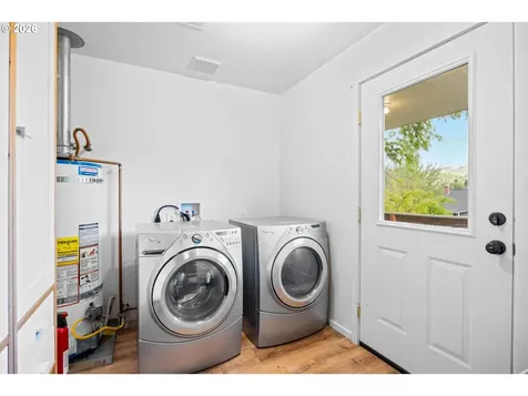 240 E Fourth Avenue Sutherlin OR 97479