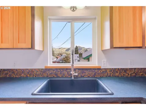 240 E Fourth Avenue Sutherlin OR 97479