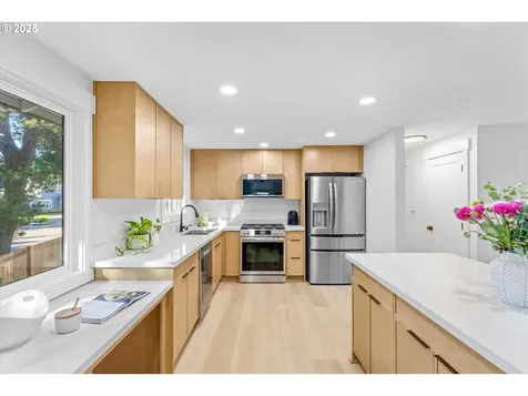 17855 Deerbrush Avenue Lake Oswego OR 97035