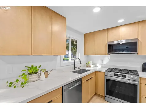 17855 Deerbrush Avenue Lake Oswego OR 97035