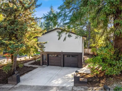 17855 Deerbrush Avenue Lake Oswego OR 97035