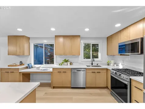 17855 Deerbrush Avenue Lake Oswego OR 97035