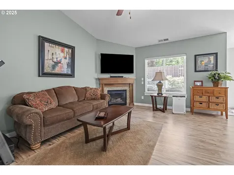2213 Equestrian Loop S Salem OR 97302