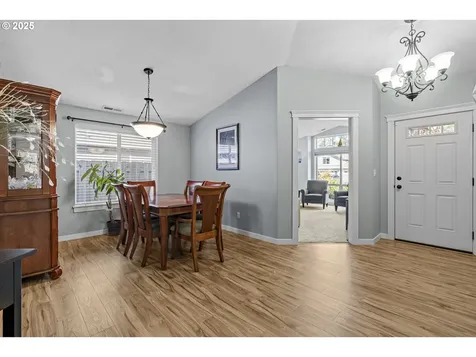2213 Equestrian Loop S Salem OR 97302