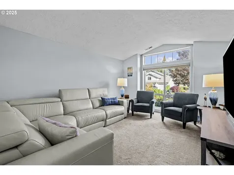 2213 Equestrian Loop S Salem OR 97302