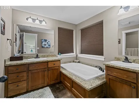 2213 Equestrian Loop S Salem OR 97302