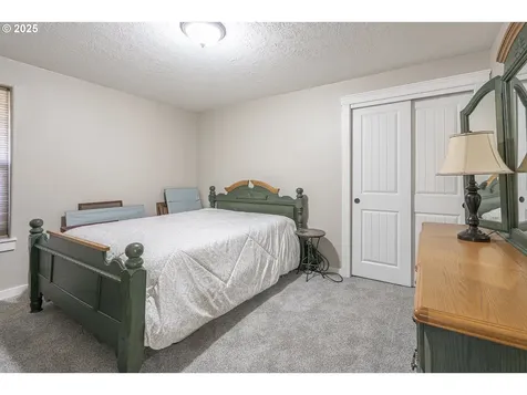 2213 Equestrian Loop S Salem OR 97302