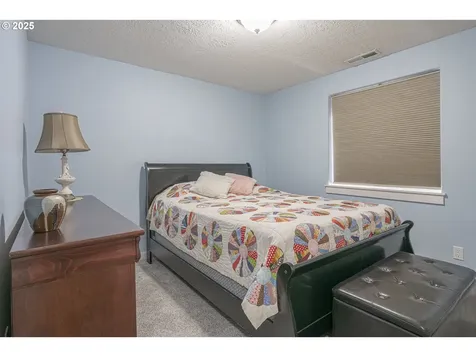 2213 Equestrian Loop S Salem OR 97302