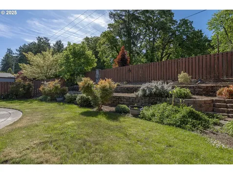 2213 Equestrian Loop S Salem OR 97302