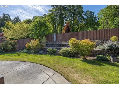 2213 Equestrian Loop S Salem OR 97302