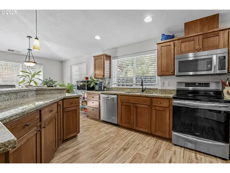 2213 Equestrian Loop S Salem OR 97302