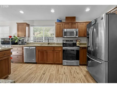 2213 Equestrian Loop S Salem OR 97302