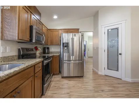 2213 Equestrian Loop S Salem OR 97302