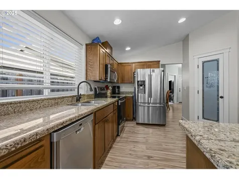 2213 Equestrian Loop S Salem OR 97302