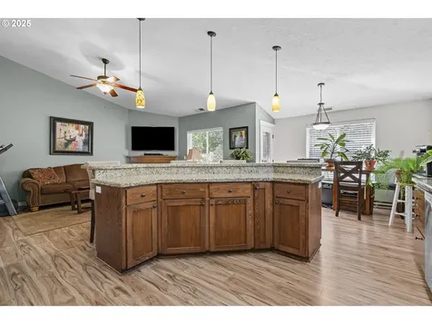 2213 Equestrian Loop S Salem OR 97302