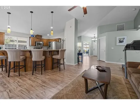 2213 Equestrian Loop S Salem OR 97302