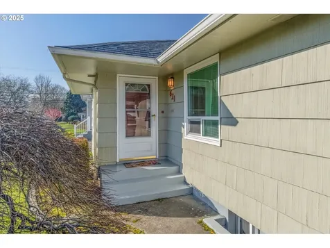 621 25th Avenue Longview WA 98632