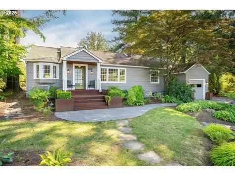 6328 SW Brugger Street Portland OR 97219