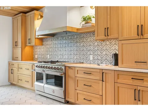 6328 SW Brugger Street Portland OR 97219