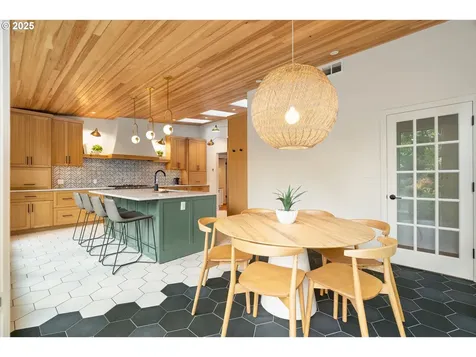 6328 SW Brugger Street Portland OR 97219