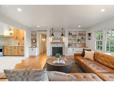 6328 SW Brugger Street Portland OR 97219