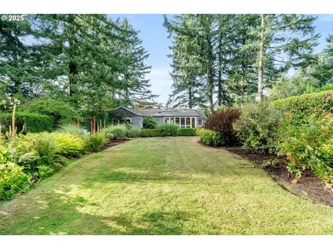 6328 SW Brugger Street Portland OR 97219
