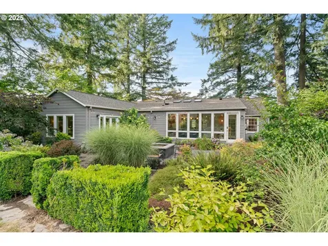 6328 SW Brugger Street Portland OR 97219