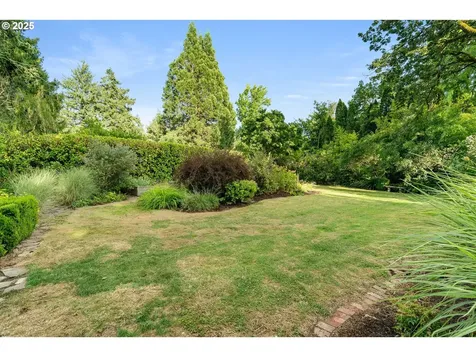 6328 SW Brugger Street Portland OR 97219