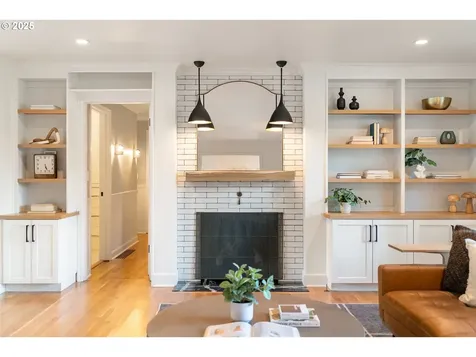6328 SW Brugger Street Portland OR 97219