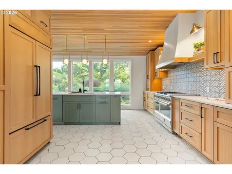 6328 SW Brugger Street Portland OR 97219