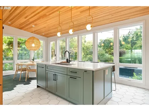 6328 SW Brugger Street Portland OR 97219
