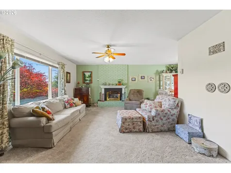 1707 View Street Myrtle Point OR 97458