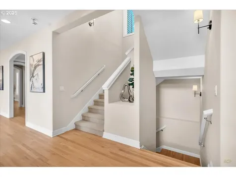 1033 NW Eloise Lane Portland OR 97229