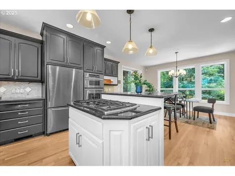 1033 NW Eloise Lane Portland OR 97229
