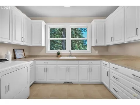 1033 NW Eloise Lane Portland OR 97229
