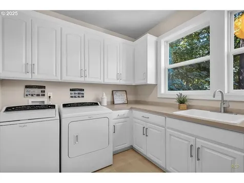 1033 NW Eloise Lane Portland OR 97229