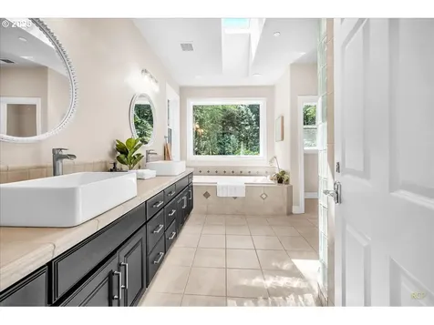 1033 NW Eloise Lane Portland OR 97229