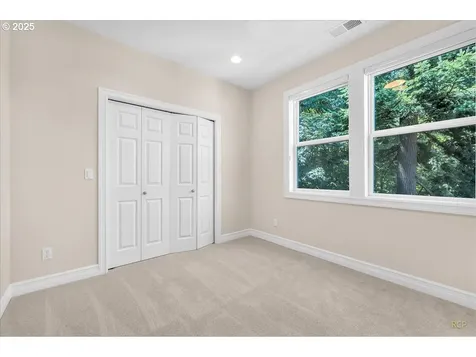 1033 NW Eloise Lane Portland OR 97229
