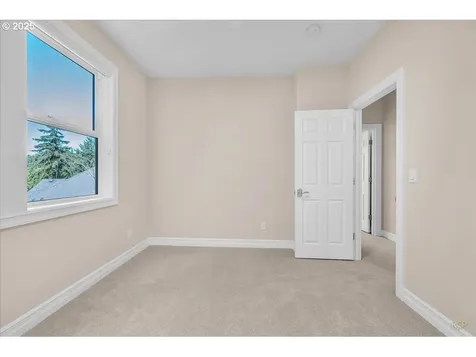 1033 NW Eloise Lane Portland OR 97229