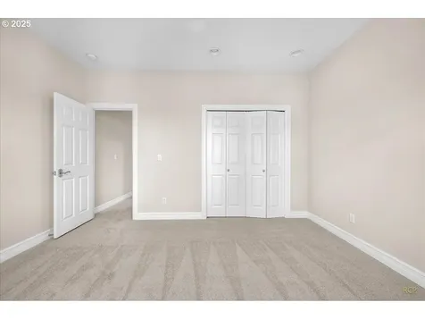 1033 NW Eloise Lane Portland OR 97229