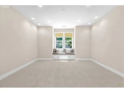 1033 NW Eloise Lane Portland OR 97229