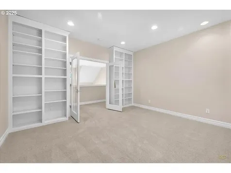 1033 NW Eloise Lane Portland OR 97229