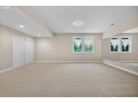1033 NW Eloise Lane Portland OR 97229