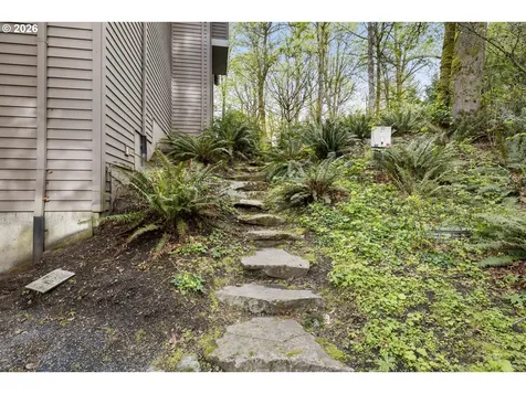 1033 NW Eloise Lane Portland OR 97229