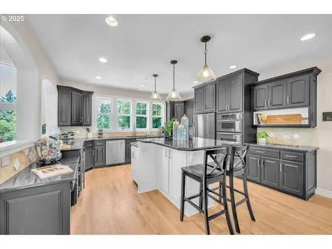 1033 NW Eloise Lane Portland OR 97229