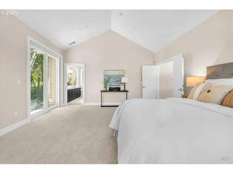 1033 NW Eloise Lane Portland OR 97229