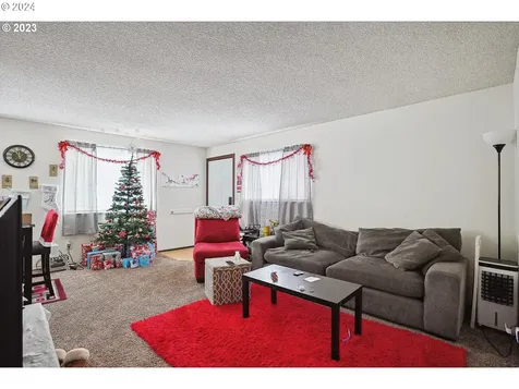 9630 SE Foster Road Portland OR 97266