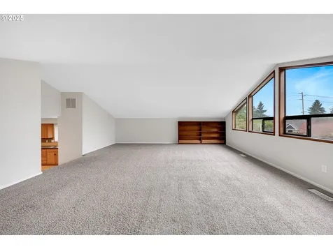 16981 Stanhelma Drive Gladstone OR 97027